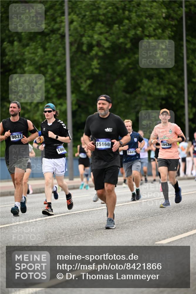 29.06.2025 - hella hamburg halbmarathon Dr. Thomas Lammeyer http://msf.ph/oto/8421866 29.06.2025 10:47:52 Kennedybrücke 1226, 1467, 1788, 1816, 1878, 2103, 2158, 2267, 2361, 2538, 2971, 3288, 3518, 4105, 4177, 4302, 5265, 5370, 5720, 6012, 7205, 7461, 7872, 8135, 8991, 9831, 9976, 10083, 10200, 10202 meine-sportfotos.de