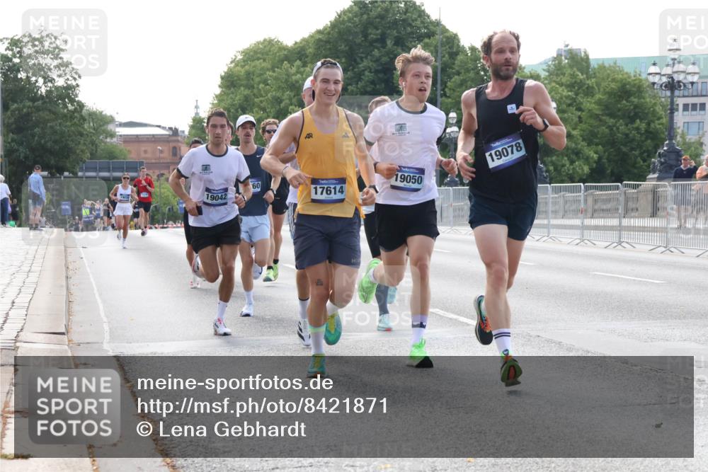 29.06.2025 - hella hamburg halbmarathon Lena Gebhardt http://msf.ph/oto/8421871 29.06.2025 09:42:34 Lombardsbrücke 10, 55, 1907, 19042, 60, 17614, 19050, 19078, 2604, 2618, 5612, 7331, 7855, 9269, 10468, 10485, 11078, 11228, 12360, 13872, 13913, 14113, 14753, 14836, 15253, 16615, 17003, 17614, 18569, 18740, 19041, 19042, 19050, 19076, 19078 meine-sportfotos.de
