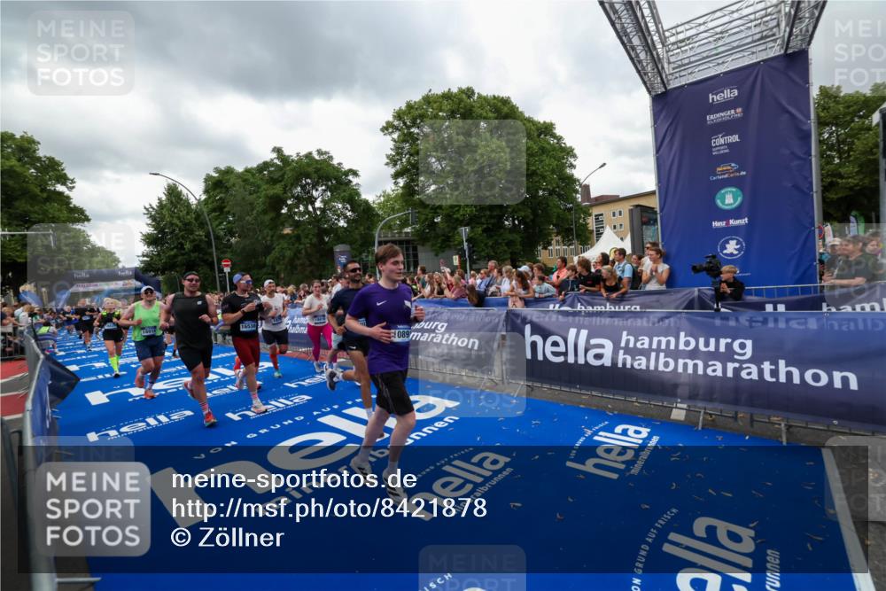 29.06.2025 - hella hamburg halbmarathon Zöllner http://msf.ph/oto/8421878 29.06.2025 10:53:58 Ziel 1706, 1870, 2432, 6374, 6481, 7395, 7918, 7973, 8394, 10891, 11789, 12413, 13032, 13869, 14026, 14175, 16477, 16538, 18418, 18831, 18879, 18915, 19177 meine-sportfotos.de