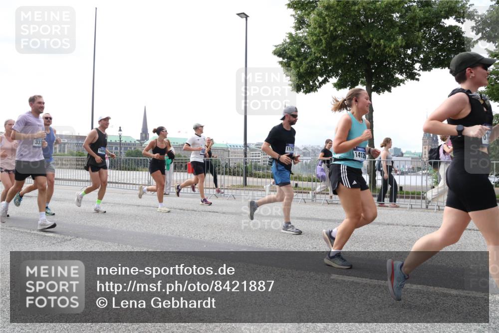 29.06.2025 - hella hamburg halbmarathon Lena Gebhardt http://msf.ph/oto/8421887 29.06.2025 10:42:57 Lombardsbrücke 337, 1171, 14126, 1149, 1467, 1656, 1788, 1964, 1994, 2103, 2134, 2158, 2267, 2361, 2401, 2450, 2509, 2538, 2580, 2940, 2941, 2971, 3074, 3283, 3378, 3518, 3638, 3764, 3874, 4092, 4105, 4177, 4302, 4334, 4385, 4680, 4778, 5067, 5268, 5417, 5610, 5755, 5967, 6120, 6764, 7043, 7461, 7513, 8161, 8184, 8435, 8529, 8795, 8816, 8991, 9072, 9304, 9378, 9644, 10008, 10180, 10454, 10697, 11142, 11710, 12151, 12441, 13049, 13241 meine-sportfotos.de