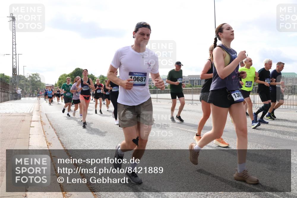 29.06.2025 - hella hamburg halbmarathon Lena Gebhardt http://msf.ph/oto/8421889 29.06.2025 10:18:39 Lombardsbrücke 7454, 101, 3202, 14023, 12552, 10687, 14332, 1361, 4383, 6533, 1234, 1349, 1521, 1820, 2087, 2335, 2634, 2703, 2781, 2821, 3125, 3202, 3321, 3482, 3529, 3591, 3592, 4123, 4383, 4710, 4718, 4738, 4802, 4804, 5049, 5264, 5266, 5834, 5909, 5910, 6332, 6413, 6533, 7051, 7121, 7160, 7214, 7252, 7454, 8341, 8665, 8780, 9222, 9276, 9505, 9549, 9586, 9658, 9748, 9834, 10172, 10467, 10502, 10659, 10687, 10816, 10908, 12498, 12541, 12548, 12552, 12703, 13341 meine-sportfotos.de