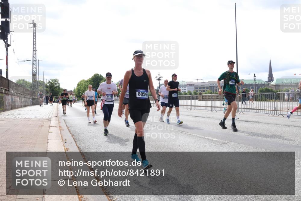 29.06.2025 - hella hamburg halbmarathon Lena Gebhardt http://msf.ph/oto/8421891 29.06.2025 10:27:49 Lombardsbrücke 11766, 776, 8056, 17791, 16569, 16804, 1148, 2080, 3389, 4372, 5177, 5285, 5825, 5847, 6214, 6632, 7497, 7764, 7978, 8085, 8215, 9567, 9688, 10158, 10412, 10413, 11256, 11692, 11739, 12500, 12780, 12823, 12842, 13043, 13568, 13678, 13860, 14155, 14206, 15607, 15608, 16569, 16804, 16838, 17427, 17791, 18012, 18097, 18301, 18626, 18766 meine-sportfotos.de