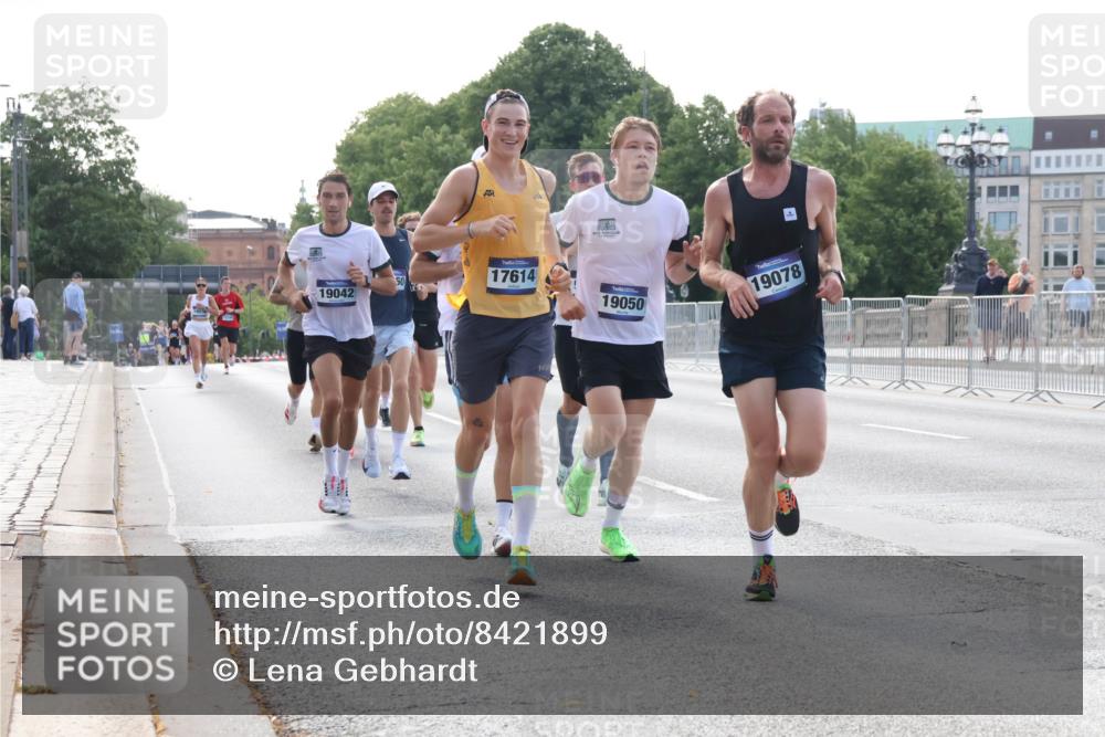 29.06.2025 - hella hamburg halbmarathon Lena Gebhardt http://msf.ph/oto/8421899 29.06.2025 09:42:34 Lombardsbrücke 19042, 17614, 19050, 19078, 2604, 2618, 5612, 7331, 7855, 9269, 10468, 10485, 11078, 11228, 12360, 13872, 13913, 14113, 14753, 14836, 15253, 16615, 17003, 17614, 18569, 18740, 19041, 19042, 19050, 19076, 19078 meine-sportfotos.de