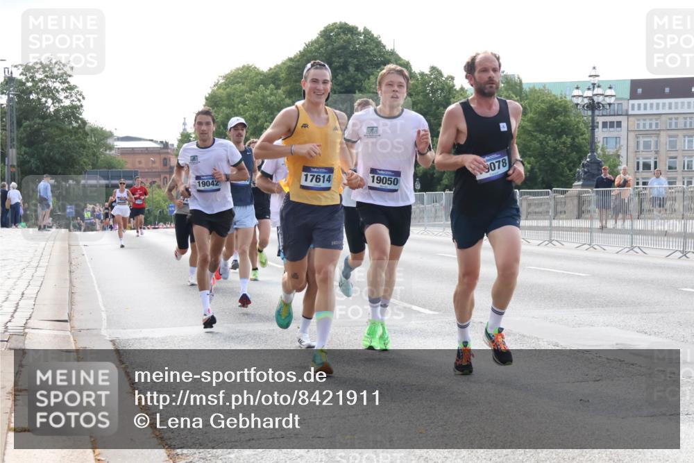 29.06.2025 - hella hamburg halbmarathon Lena Gebhardt http://msf.ph/oto/8421911 29.06.2025 09:42:34 Lombardsbrücke 19042, 17614, 19050, 9078, 2604, 2618, 5612, 7331, 7855, 9269, 10468, 10485, 11078, 11228, 12360, 13872, 13913, 14113, 14753, 14836, 15253, 16615, 17003, 17614, 18569, 18740, 19041, 19042, 19050, 19076, 19078 meine-sportfotos.de