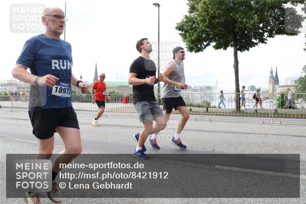 29.06.2025 - hella hamburg halbmarathon Lena Gebhardt http://msf.ph/oto/8421912 29.06.2025 10:05:54 Lombardsbrücke 18973, 24, 1229, 1448, 1830, 1842, 1936, 1981, 2471, 2540, 2624, 3062, 3461, 3929, 4014, 4169, 4542, 4782, 5762, 6014, 7138, 7741, 8051, 8316, 8894, 8909, 9339, 9361, 9477, 9736, 9737, 9738, 9917, 10343, 10791, 10998, 11784, 11873, 11958, 13042, 13054, 14369, 14465, 14642, 14987, 15229, 15766, 15772, 16441, 16546, 16687, 17239, 17731, 17740, 17746, 17885, 18768, 18857, 18973, 19248 meine-sportfotos.de