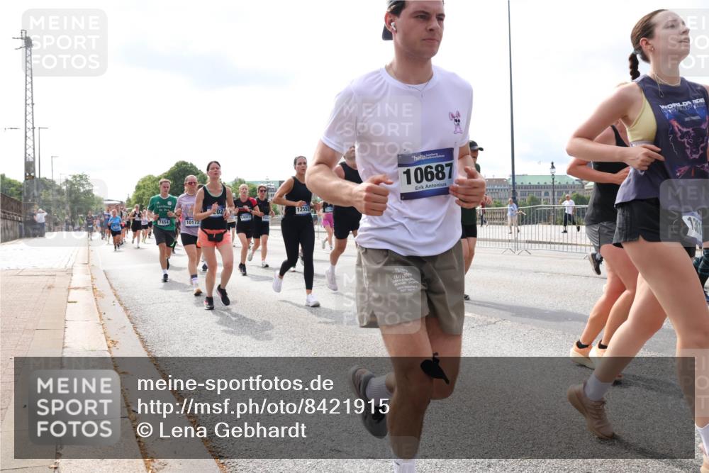 29.06.2025 - hella hamburg halbmarathon Lena Gebhardt http://msf.ph/oto/8421915 29.06.2025 10:18:39 Lombardsbrücke 202, 12552, 7454, 10172, 100, 10687, 1234, 1349, 1521, 1820, 2087, 2335, 2634, 2703, 2781, 2821, 3125, 3202, 3321, 3482, 3529, 3591, 3592, 4123, 4383, 4710, 4718, 4738, 4802, 4804, 5049, 5264, 5266, 5834, 5909, 5910, 6332, 6413, 6533, 7051, 7121, 7160, 7214, 7252, 7454, 8341, 8665, 8780, 9222, 9276, 9505, 9549, 9586, 9658, 9748, 9834, 10172, 10467, 10502, 10659, 10687, 10816, 10908, 12498, 12541, 12548, 12552, 12703, 13341 meine-sportfotos.de