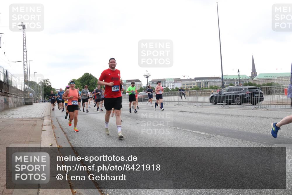 29.06.2025 - hella hamburg halbmarathon Lena Gebhardt http://msf.ph/oto/8421918 29.06.2025 10:52:42 Lombardsbrücke 2420, 15906, 1369, 1826, 2146, 2362, 2420, 2528, 2701, 2983, 2988, 3140, 3227, 3645, 3787, 4591, 4729, 4815, 5262, 5360, 6386, 6403, 6671, 7032, 7511, 7690, 7691, 7735, 7737, 7812, 8641, 9068, 9070, 9103, 9368, 9545, 9731, 10055, 10080, 10296, 10392, 10417, 10568, 10600, 10634, 10879, 10884, 10928, 10981, 11084, 11297, 11736, 11899, 11919, 11974, 12127, 12128, 12546, 12558, 12994, 14009, 14765, 14807, 14979 meine-sportfotos.de