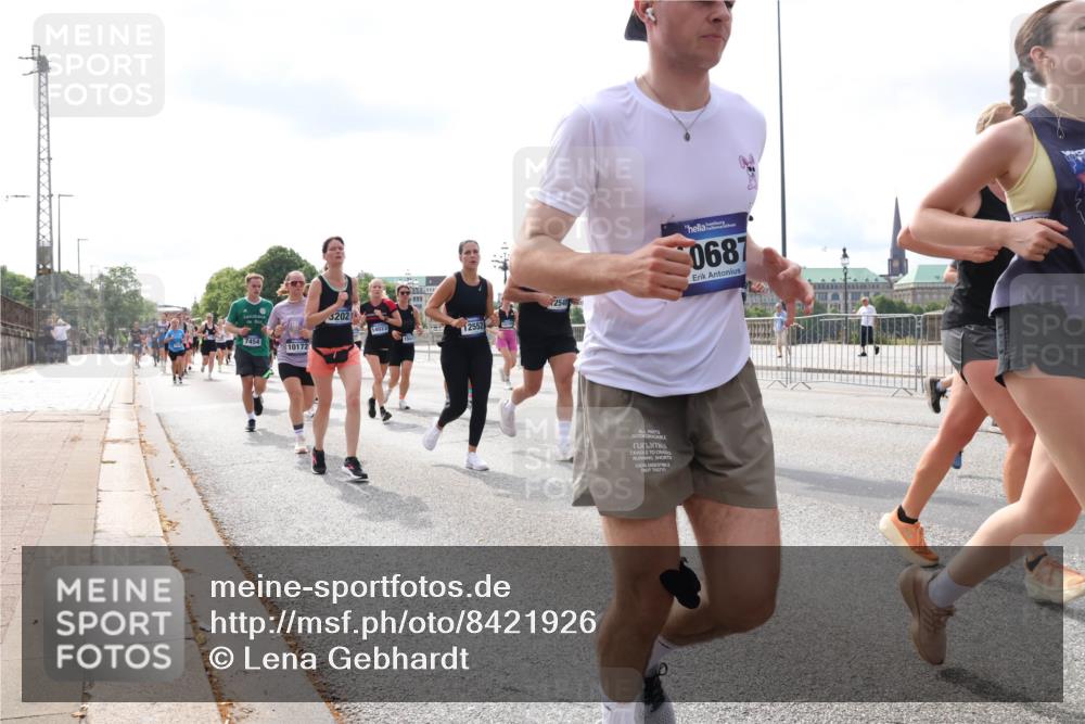 29.06.2025 - hella hamburg halbmarathon Lena Gebhardt http://msf.ph/oto/8421926 29.06.2025 10:18:39 Lombardsbrücke 3202, 2548, 14023, 7454, 12552, 10172, 100, 0687, 1234, 1349, 1521, 1820, 2087, 2335, 2634, 2703, 2781, 2821, 3125, 3202, 3321, 3482, 3529, 3591, 3592, 4123, 4383, 4710, 4718, 4738, 4802, 4804, 5049, 5264, 5266, 5834, 5909, 5910, 6332, 6413, 6533, 7051, 7121, 7160, 7214, 7252, 7454, 8341, 8665, 8780, 9222, 9276, 9505, 9549, 9586, 9658, 9748, 9834, 10172, 10467, 10502, 10659, 10687, 10816, 10908, 12498, 12541, 12548, 12552, 12703, 13341 meine-sportfotos.de