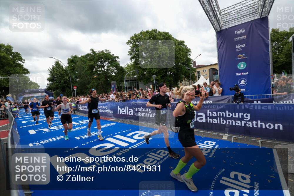 29.06.2025 - hella hamburg halbmarathon Zöllner http://msf.ph/oto/8421931 29.06.2025 10:54:01 Ziel 1151, 1815, 2432, 3096, 6356, 6374, 6481, 7395, 7918, 7973, 8394, 11789, 13032, 13869, 14175, 16477, 17348, 18308, 18831, 18879 meine-sportfotos.de
