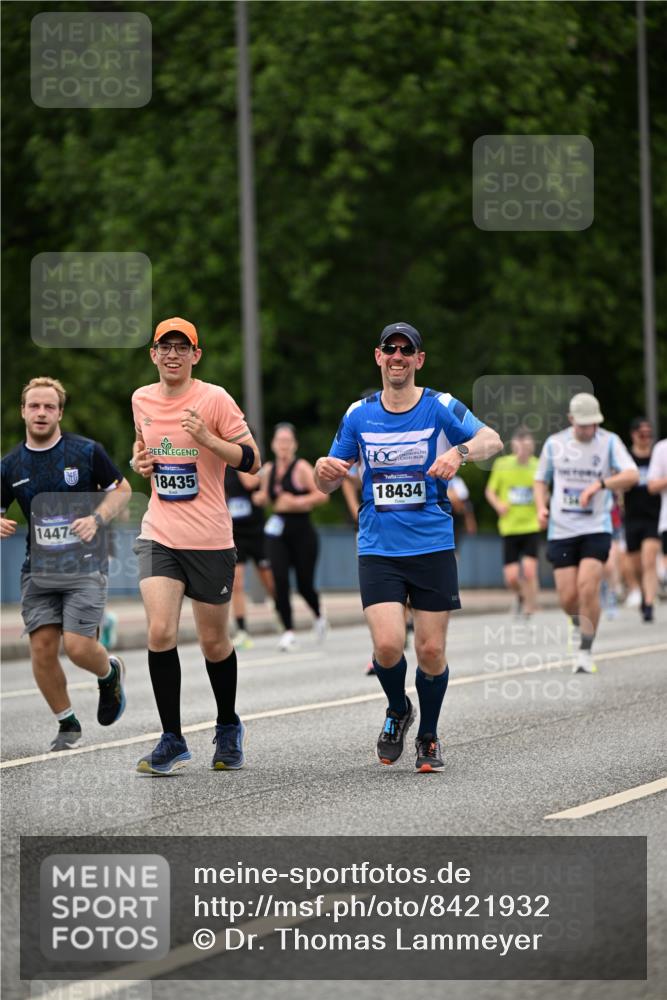 29.06.2025 - hella hamburg halbmarathon Dr. Thomas Lammeyer http://msf.ph/oto/8421932 29.06.2025 10:47:55 Kennedybrücke 1226, 1788, 1816, 1878, 2103, 2158, 2267, 2343, 2361, 2538, 2971, 3288, 3518, 4177, 4302, 5214, 5265, 5370, 5720, 6012, 6096, 7205, 7461, 7872, 8135, 8991, 9831, 9976, 10083, 10200, 10202, 11279 meine-sportfotos.de