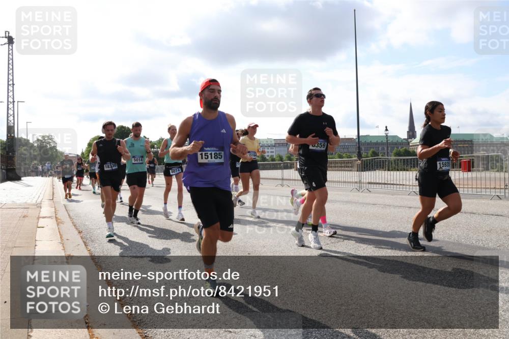 29.06.2025 - hella hamburg halbmarathon Lena Gebhardt http://msf.ph/oto/8421951 29.06.2025 09:51:53 Lombardsbrücke 18330, 5014, 8074, 15185, 15164, 359, 15935, 1057, 1312, 1353, 1520, 1569, 1570, 1763, 1903, 1920, 2653, 2880, 2972, 3437, 3523, 3697, 4297, 4634, 4759, 4843, 4865, 4991, 4999, 5014, 5047, 5129, 5231, 5336, 5375, 5410, 5690, 5987, 6490, 6700, 6705, 6770, 7092, 7105, 7185, 7363, 7710, 8074, 8346, 8359, 8564, 8871, 8900, 9114, 9358, 9364, 9659, 10319, 10375, 10480, 10669, 10691, 10934, 10978, 11021, 11417, 11714, 11821, 11959, 12438, 12623, 12711 meine-sportfotos.de