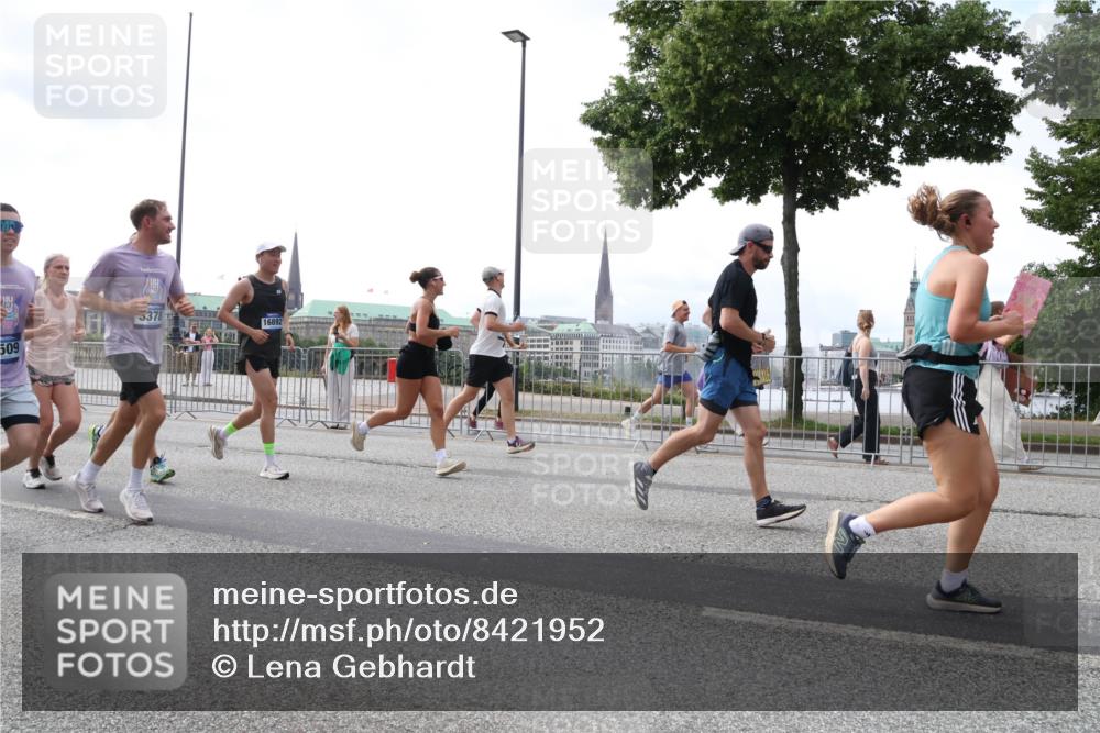 29.06.2025 - hella hamburg halbmarathon Lena Gebhardt http://msf.ph/oto/8421952 29.06.2025 10:42:58 Lombardsbrücke 5378, 509, 16892, 1149, 1467, 1656, 1788, 1964, 1994, 2103, 2134, 2158, 2267, 2361, 2401, 2450, 2509, 2538, 2580, 2940, 2941, 2971, 3074, 3283, 3378, 3518, 3638, 3764, 3874, 4092, 4105, 4177, 4302, 4334, 4385, 4680, 4778, 5067, 5268, 5417, 5610, 5755, 5967, 6120, 6764, 7043, 7461, 7513, 8161, 8184, 8435, 8529, 8795, 8991, 9072, 9304, 9378, 9644, 9976, 10008, 10180, 10454, 10697, 11142, 11710, 12151, 12441, 13049, 13241 meine-sportfotos.de