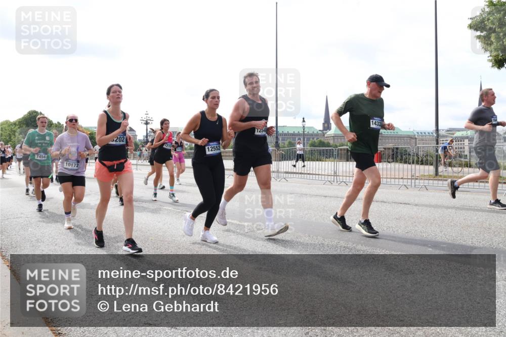 29.06.2025 - hella hamburg halbmarathon Lena Gebhardt http://msf.ph/oto/8421956 29.06.2025 10:18:40 Lombardsbrücke 7454, 10172, 202, 1574, 12552, 1234, 14332, 1234, 1349, 1521, 1820, 2087, 2335, 2634, 2703, 2781, 2821, 3125, 3202, 3321, 3482, 3529, 3591, 3592, 3631, 4123, 4383, 4710, 4718, 4738, 4802, 5049, 5264, 5266, 5834, 5909, 5910, 6332, 6413, 6533, 7051, 7121, 7160, 7214, 7252, 7454, 8341, 8665, 8780, 9222, 9272, 9276, 9505, 9549, 9586, 9658, 9748, 9834, 10172, 10467, 10502, 10659, 10687, 10816, 10908, 12498, 12541, 12548, 12552, 12703, 13341 meine-sportfotos.de