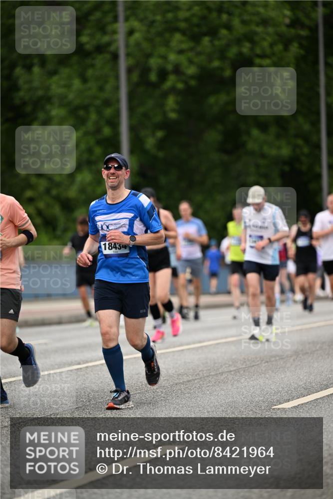 29.06.2025 - hella hamburg halbmarathon Dr. Thomas Lammeyer http://msf.ph/oto/8421964 29.06.2025 10:47:56 Kennedybrücke 1226, 1788, 1816, 1878, 2103, 2158, 2267, 2343, 2361, 2538, 2971, 3288, 3518, 4177, 4302, 5214, 5265, 5370, 5720, 6012, 6096, 7205, 7461, 7872, 8135, 8991, 9831, 9976, 10083, 10200, 10202, 11279 meine-sportfotos.de