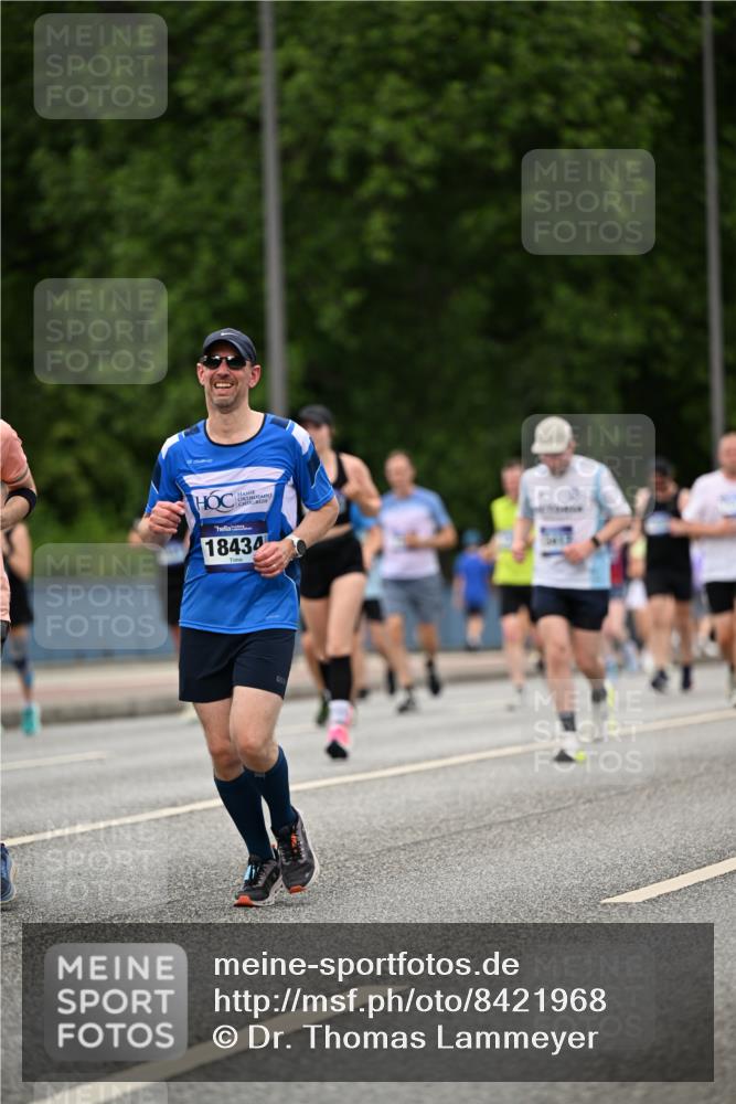 29.06.2025 - hella hamburg halbmarathon Dr. Thomas Lammeyer http://msf.ph/oto/8421968 29.06.2025 10:47:56 Kennedybrücke 1226, 1788, 1816, 1878, 2103, 2158, 2267, 2343, 2361, 2538, 2971, 3288, 3518, 4177, 4302, 5214, 5265, 5370, 5720, 6012, 6096, 7205, 7461, 7872, 8135, 8991, 9831, 9976, 10083, 10200, 10202, 11279 meine-sportfotos.de