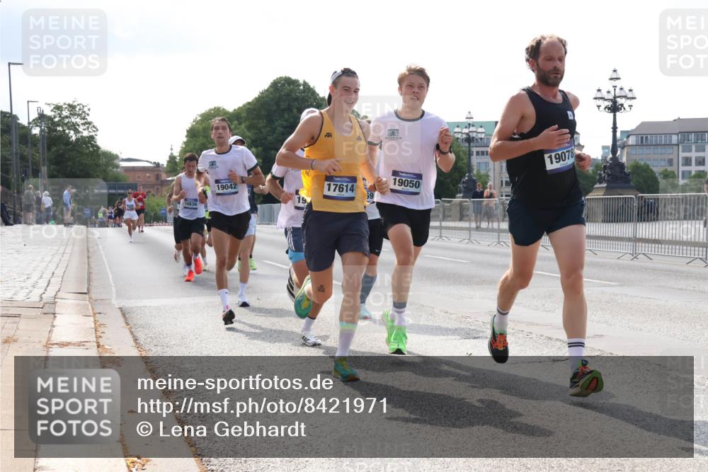 29.06.2025 - hella hamburg halbmarathon Lena Gebhardt http://msf.ph/oto/8421971 29.06.2025 09:42:35 Lombardsbrücke 14836, 19042, 19, 17614, 19050, 19078, 2604, 2618, 5612, 7331, 7855, 9269, 10468, 11078, 11228, 12360, 13872, 13913, 14113, 14753, 14836, 15253, 16615, 17003, 17614, 18569, 18740, 19041, 19042, 19050, 19076, 19078 meine-sportfotos.de