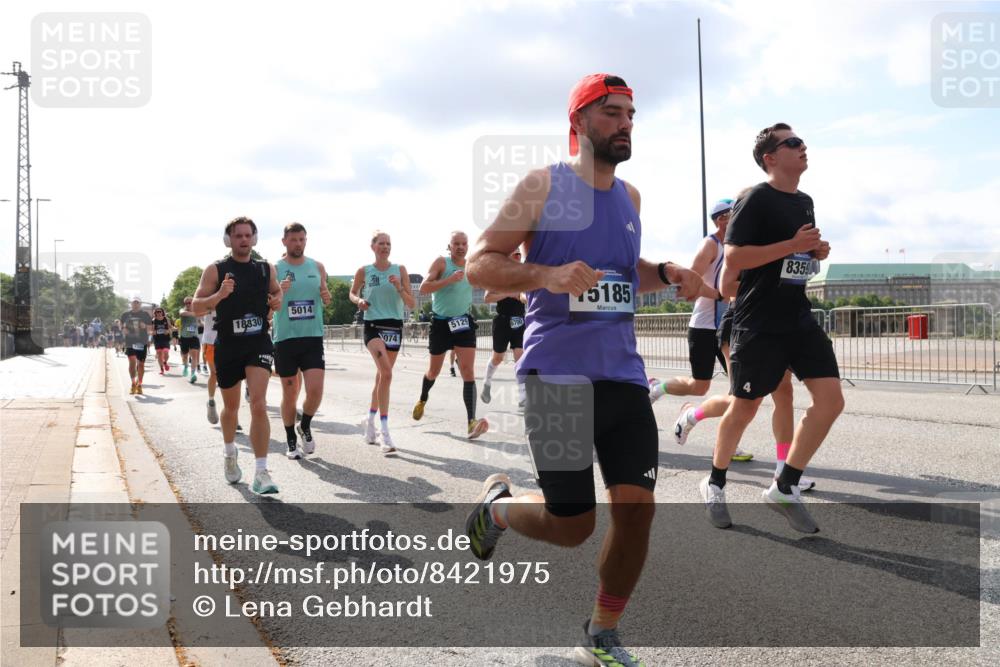 29.06.2025 - hella hamburg halbmarathon Lena Gebhardt http://msf.ph/oto/8421975 29.06.2025 09:51:53 Lombardsbrücke 5014, 18830, 5129, 074, 5185, 8359, 1057, 1312, 1353, 1520, 1569, 1570, 1763, 1903, 1920, 2653, 2880, 2972, 3437, 3523, 3697, 4297, 4634, 4759, 4843, 4865, 4991, 4999, 5014, 5047, 5129, 5231, 5336, 5375, 5410, 5690, 5987, 6490, 6700, 6705, 6770, 7092, 7105, 7185, 7363, 7710, 8074, 8346, 8359, 8564, 8871, 8900, 9114, 9358, 9364, 9659, 10319, 10375, 10480, 10669, 10691, 10934, 10978, 11021, 11417, 11714, 11821, 11959, 12438, 12623, 12711 meine-sportfotos.de