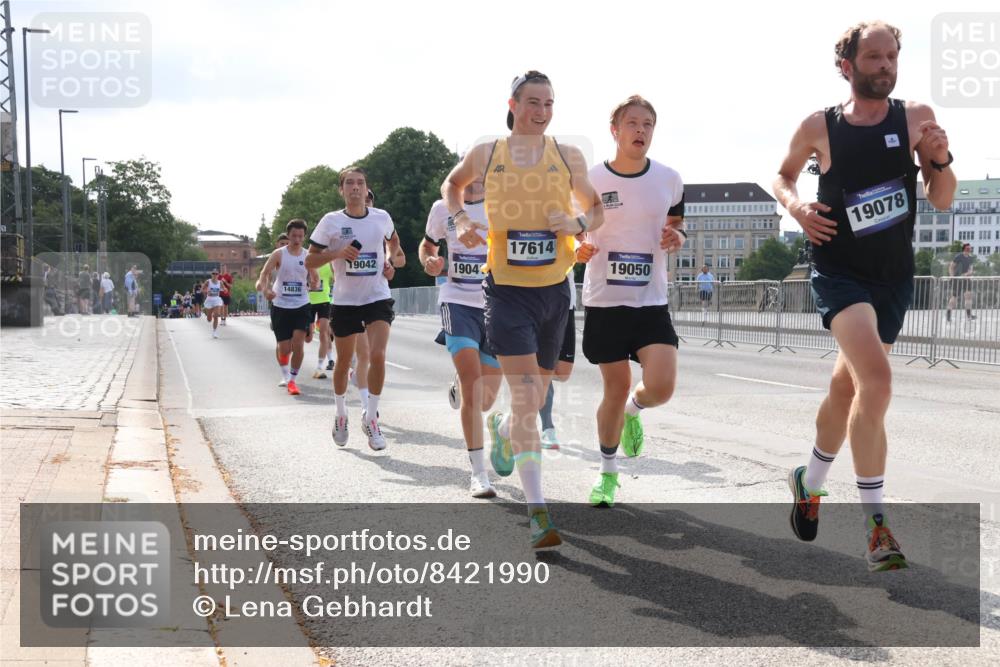 29.06.2025 - hella hamburg halbmarathon Lena Gebhardt http://msf.ph/oto/8421990 29.06.2025 09:42:36 Lombardsbrücke 5, 14836, 19042, 1904, 17614, 19050, 19078, 2618, 5612, 7331, 7855, 9269, 10468, 11078, 11228, 12360, 13872, 13913, 14113, 14753, 14836, 15253, 16615, 17614, 18569, 18740, 19041, 19042, 19050, 19076, 19078 meine-sportfotos.de