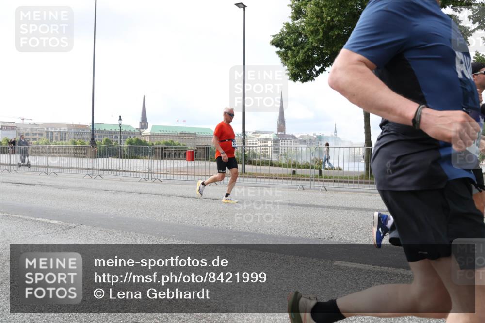 29.06.2025 - hella hamburg halbmarathon Lena Gebhardt http://msf.ph/oto/8421999 29.06.2025 10:05:55 Lombardsbrücke 1229, 1448, 1830, 1842, 1936, 1981, 2471, 2540, 2624, 3062, 3461, 3929, 4169, 4542, 4782, 5762, 6014, 7138, 7741, 8051, 8316, 8894, 8909, 9339, 9361, 9477, 9736, 9737, 9738, 9917, 10343, 10791, 10998, 11873, 11958, 13042, 13054, 14369, 14465, 14642, 14987, 15229, 15766, 15772, 16441, 16546, 16687, 17239, 17731, 17740, 17746, 17885, 18768, 18857, 18966, 18973, 19248 meine-sportfotos.de