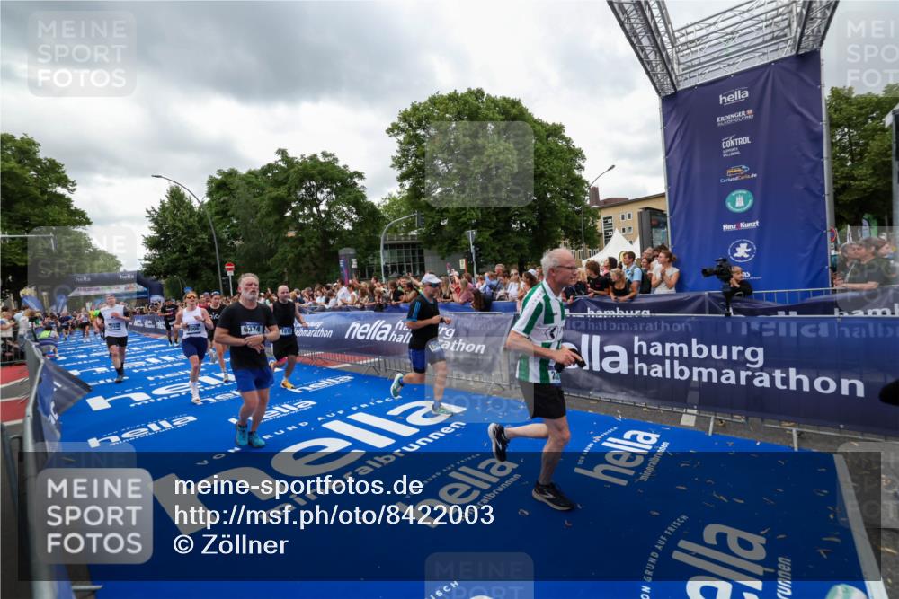 29.06.2025 - hella hamburg halbmarathon Zöllner http://msf.ph/oto/8422003 29.06.2025 10:54:06 Ziel 1151, 1410, 1815, 2432, 3096, 3208, 3209, 6356, 6374, 6581, 8394, 9032, 11499, 11789, 12379, 13869, 16871, 17348, 18308 meine-sportfotos.de