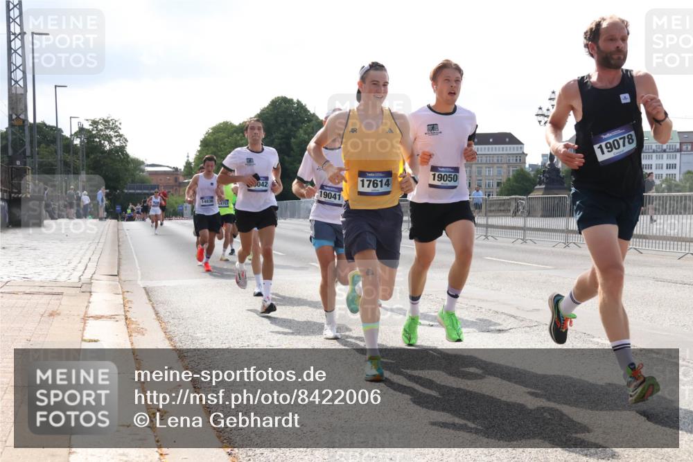 29.06.2025 - hella hamburg halbmarathon Lena Gebhardt http://msf.ph/oto/8422006 29.06.2025 09:42:36 Lombardsbrücke 14836, 4753, 042, 19041, 17614, 19050, 19078, 2618, 5612, 7331, 7855, 9269, 10468, 11078, 11228, 12360, 13872, 13913, 14113, 14753, 14836, 15253, 16615, 17614, 18569, 18740, 19041, 19042, 19050, 19076, 19078 meine-sportfotos.de