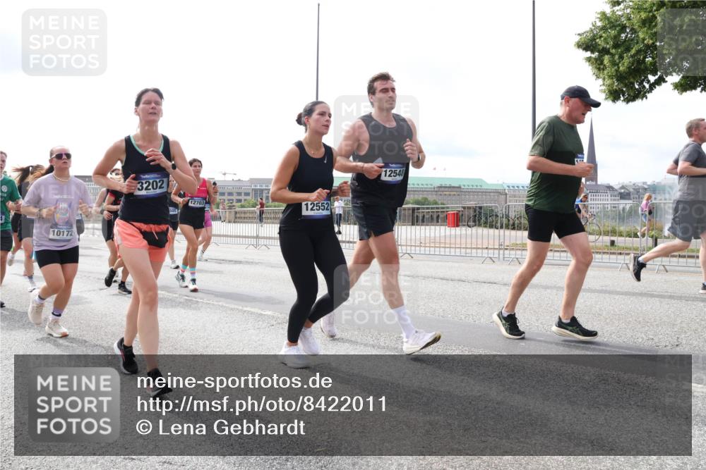 29.06.2025 - hella hamburg halbmarathon Lena Gebhardt http://msf.ph/oto/8422011 29.06.2025 10:18:40 Lombardsbrücke 3202, 10172, 505, 12703, 12552, 12548, 1234, 1349, 1521, 1820, 2087, 2335, 2634, 2703, 2781, 2821, 3125, 3202, 3321, 3482, 3529, 3591, 3592, 3631, 4123, 4383, 4710, 4718, 4738, 4802, 5049, 5264, 5266, 5834, 5909, 5910, 6332, 6413, 6533, 7051, 7121, 7160, 7214, 7252, 7454, 8341, 8665, 8780, 9222, 9272, 9276, 9505, 9549, 9586, 9658, 9748, 9834, 10172, 10467, 10502, 10659, 10687, 10816, 10908, 12498, 12541, 12548, 12552, 12703, 13341 meine-sportfotos.de