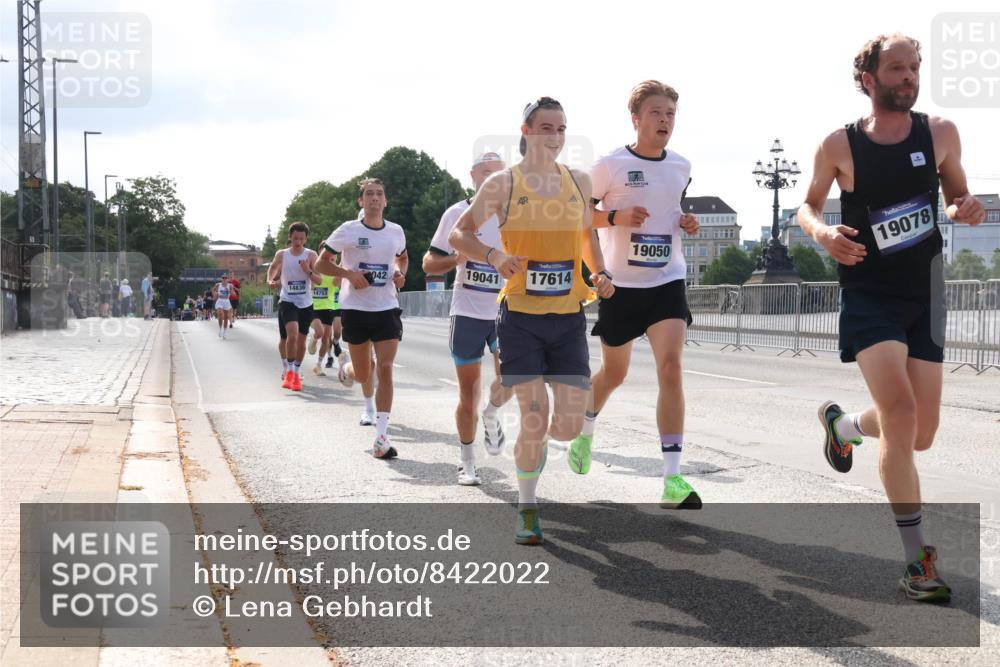 29.06.2025 - hella hamburg halbmarathon Lena Gebhardt http://msf.ph/oto/8422022 29.06.2025 09:42:36 Lombardsbrücke 14836, 14753, 19041, 042, 17614, 19050, 19078, 2618, 5612, 7331, 7855, 9269, 10468, 11078, 11228, 12360, 13872, 13913, 14113, 14753, 14836, 15253, 16615, 17614, 18569, 18740, 19041, 19042, 19050, 19076, 19078 meine-sportfotos.de