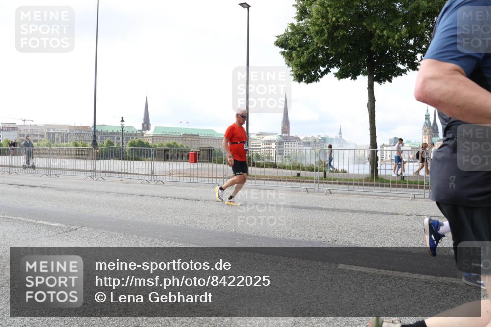 29.06.2025 - hella hamburg halbmarathon Lena Gebhardt http://msf.ph/oto/8422025 29.06.2025 10:05:55 Lombardsbrücke 1229, 1448, 1830, 1842, 1936, 1981, 2471, 2540, 2624, 3062, 3461, 3929, 4169, 4542, 4782, 5762, 6014, 7138, 7741, 8051, 8316, 8894, 8909, 9339, 9361, 9477, 9736, 9737, 9738, 9917, 10343, 10791, 10998, 11873, 11958, 13042, 13054, 14369, 14465, 14642, 14987, 15229, 15766, 15772, 16441, 16546, 16687, 17239, 17731, 17740, 17746, 17885, 18768, 18857, 18966, 18973, 19248 meine-sportfotos.de