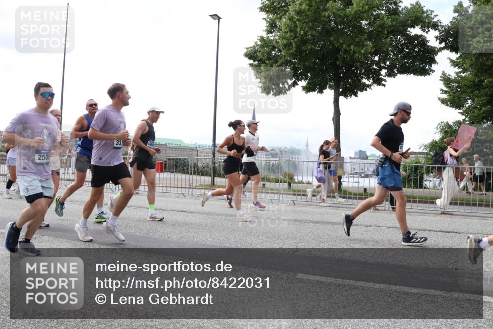 29.06.2025 - hella hamburg halbmarathon Lena Gebhardt http://msf.ph/oto/8422031 29.06.2025 10:42:58 Lombardsbrücke 2509, 337, 1149, 1467, 1656, 1788, 1964, 1994, 2103, 2134, 2158, 2267, 2361, 2401, 2450, 2509, 2538, 2580, 2940, 2941, 2971, 3074, 3283, 3378, 3518, 3638, 3764, 3874, 4092, 4105, 4177, 4302, 4334, 4385, 4680, 4778, 5067, 5268, 5417, 5610, 5755, 5967, 6120, 6764, 7043, 7461, 7513, 8161, 8184, 8435, 8529, 8795, 8991, 9072, 9304, 9378, 9644, 9976, 10008, 10180, 10454, 10697, 11142, 11710, 12151, 12441, 13049, 13241 meine-sportfotos.de