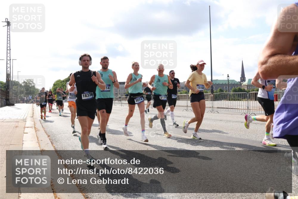 29.06.2025 - hella hamburg halbmarathon Lena Gebhardt http://msf.ph/oto/8422036 29.06.2025 09:51:53 Lombardsbrücke 1560, 15846, 18330, 14, 8, 8074, 5129, 6700, 1650, 15164, 1057, 1312, 1353, 1520, 1569, 1570, 1763, 1903, 1920, 2653, 2880, 2972, 3437, 3523, 3697, 4297, 4634, 4759, 4843, 4865, 4991, 4999, 5014, 5047, 5129, 5231, 5336, 5375, 5410, 5690, 5987, 6490, 6700, 6705, 6770, 7092, 7105, 7185, 7363, 7710, 8074, 8346, 8359, 8564, 8871, 8900, 9114, 9358, 9364, 9659, 10319, 10375, 10480, 10669, 10691, 10934, 10978, 11021, 11417, 11714, 11821, 11959, 12438, 12623, 12711 meine-sportfotos.de