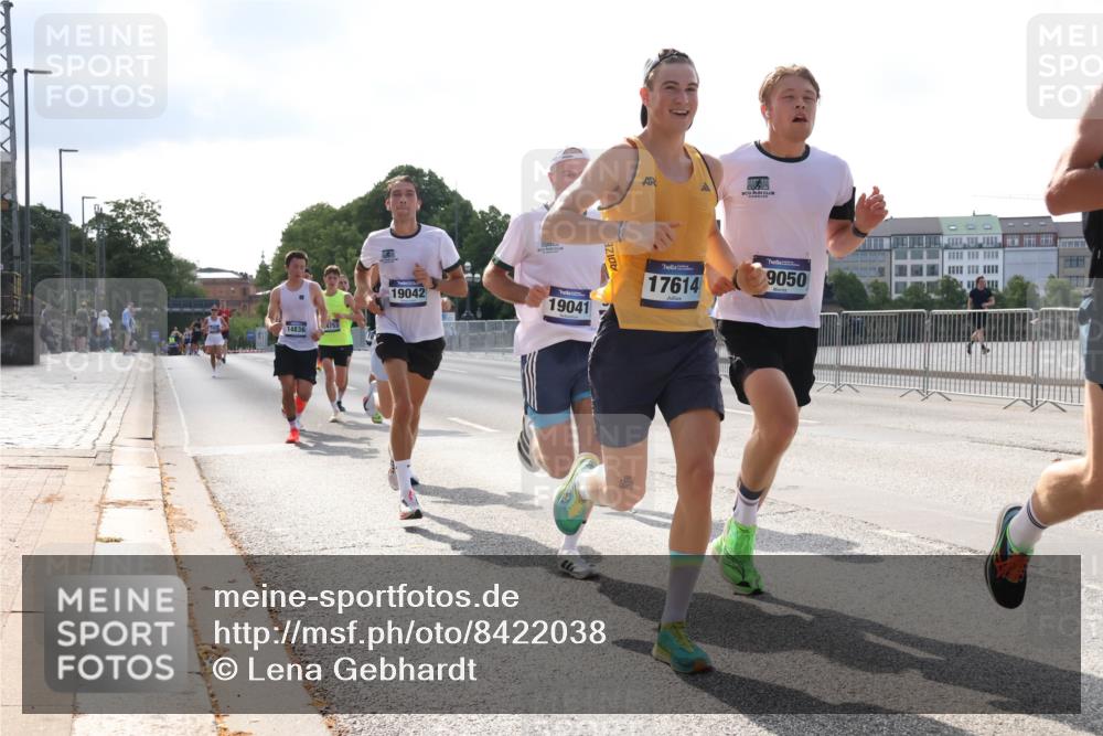 29.06.2025 - hella hamburg halbmarathon Lena Gebhardt http://msf.ph/oto/8422038 29.06.2025 09:42:36 Lombardsbrücke 14836, 19042, 19041, 17614, 9050, 2618, 5612, 7331, 7855, 9269, 10468, 11078, 11228, 12360, 13872, 13913, 14113, 14753, 14836, 15253, 16615, 17614, 18569, 18740, 19041, 19042, 19050, 19076, 19078 meine-sportfotos.de