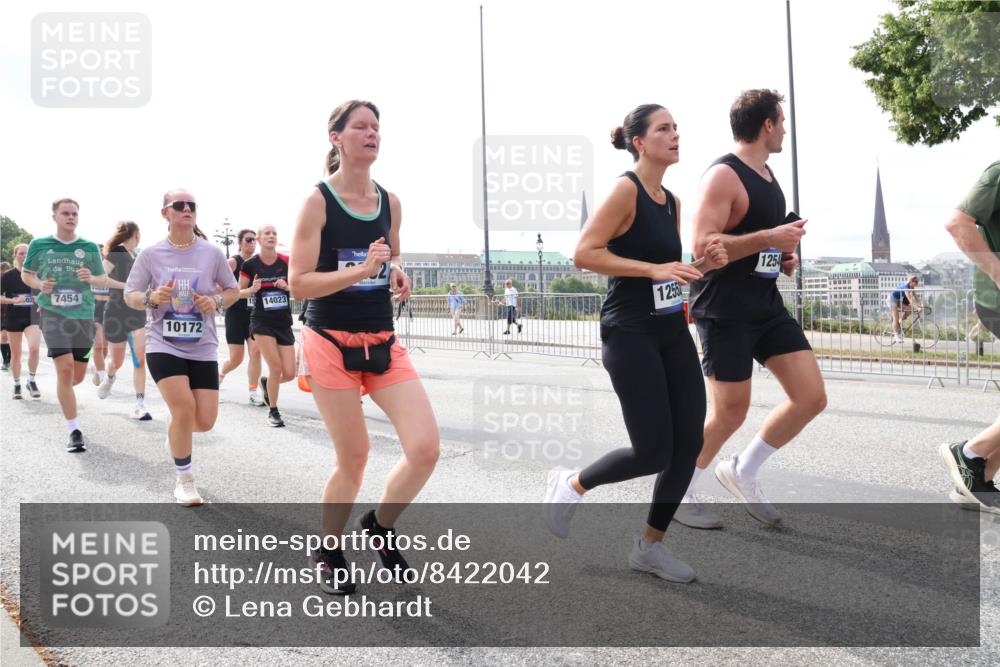 29.06.2025 - hella hamburg halbmarathon Lena Gebhardt http://msf.ph/oto/8422042 29.06.2025 10:18:40 Lombardsbrücke 19027, 7454, 10172, 14023, 1255, 1254, 1234, 1349, 1521, 1820, 2087, 2335, 2634, 2703, 2781, 2821, 3125, 3202, 3321, 3482, 3529, 3591, 3592, 3631, 4123, 4383, 4710, 4718, 4738, 4802, 5049, 5264, 5266, 5834, 5909, 5910, 6332, 6413, 6533, 7051, 7121, 7160, 7214, 7252, 7454, 8341, 8665, 8780, 9222, 9272, 9276, 9505, 9549, 9586, 9658, 9748, 9834, 10172, 10467, 10502, 10659, 10687, 10816, 10908, 12498, 12541, 12548, 12552, 12703, 13341 meine-sportfotos.de