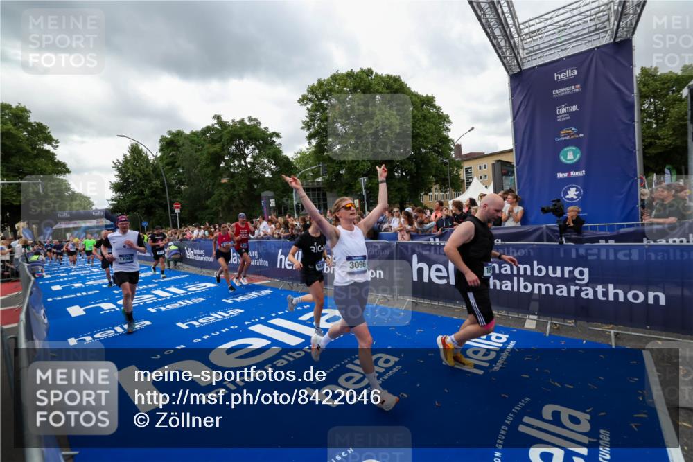 29.06.2025 - hella hamburg halbmarathon Zöllner http://msf.ph/oto/8422046 29.06.2025 10:54:07 Ziel 1151, 1410, 1815, 3096, 3208, 3209, 6294, 6356, 6374, 6581, 8394, 9032, 11499, 12379, 13397, 16871, 17348, 18308 meine-sportfotos.de