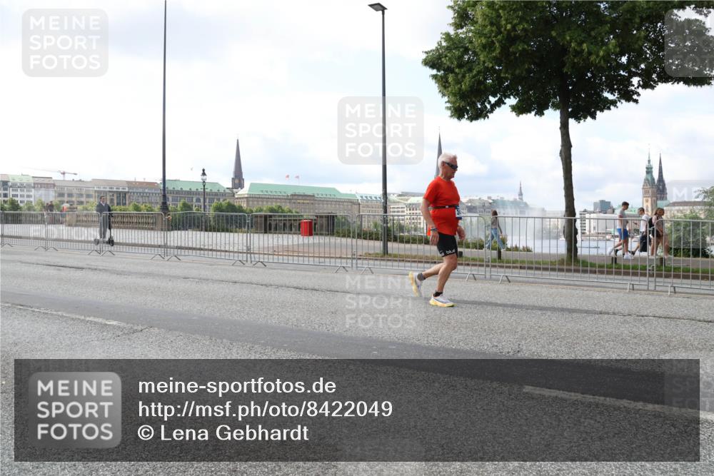 29.06.2025 - hella hamburg halbmarathon Lena Gebhardt http://msf.ph/oto/8422049 29.06.2025 10:05:55 Lombardsbrücke 1229, 1448, 1830, 1842, 1936, 1981, 2471, 2540, 2624, 3062, 3461, 3929, 4169, 4542, 4782, 5762, 6014, 7138, 7741, 8051, 8316, 8894, 8909, 9339, 9361, 9477, 9736, 9737, 9738, 9917, 10343, 10791, 10998, 11873, 11958, 13042, 13054, 14369, 14465, 14642, 14987, 15229, 15766, 15772, 16441, 16546, 16687, 17239, 17731, 17740, 17746, 17885, 18768, 18857, 18966, 18973, 19248 meine-sportfotos.de