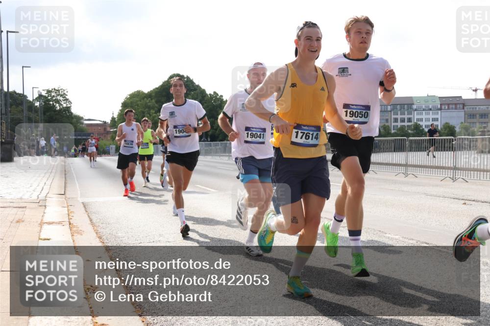 29.06.2025 - hella hamburg halbmarathon Lena Gebhardt http://msf.ph/oto/8422053 29.06.2025 09:42:36 Lombardsbrücke 14836, 14753, 1904, 19041, 17614, 19050, 2618, 5612, 7331, 7855, 9269, 10468, 11078, 11228, 12360, 13872, 13913, 14113, 14753, 14836, 15253, 16615, 17614, 18569, 18740, 19041, 19042, 19050, 19076, 19078 meine-sportfotos.de