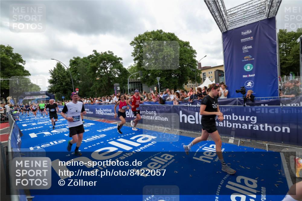 29.06.2025 - hella hamburg halbmarathon Zöllner http://msf.ph/oto/8422057 29.06.2025 10:54:08 Ziel 1151, 1410, 1815, 3096, 3208, 3209, 5638, 6294, 6356, 6581, 8390, 9032, 11499, 12379, 13397, 16871, 17348, 18308 meine-sportfotos.de