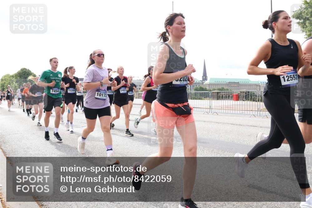 29.06.2025 - hella hamburg halbmarathon Lena Gebhardt http://msf.ph/oto/8422059 29.06.2025 10:18:41 Lombardsbrücke 7454, 527, 15208, 14023, 15436, 10172, 95051, 2021, 12552, 1234, 1349, 1521, 1820, 2087, 2335, 2703, 2781, 2821, 3026, 3202, 3321, 3482, 3529, 3591, 3592, 3631, 4123, 4383, 4710, 4718, 4738, 4802, 4845, 5049, 5264, 5266, 5834, 5909, 5910, 6332, 6413, 6533, 7051, 7121, 7160, 7214, 7252, 7454, 8341, 8665, 8780, 9222, 9270, 9272, 9276, 9505, 9549, 9586, 9658, 9748, 9834, 10037, 10172, 10467, 10502, 10659, 10687, 10816, 12498, 12541, 12548, 12552, 12703, 13341 meine-sportfotos.de