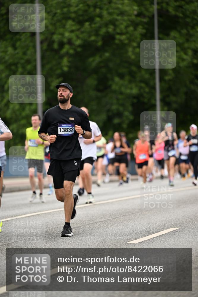 29.06.2025 - hella hamburg halbmarathon Dr. Thomas Lammeyer http://msf.ph/oto/8422066 29.06.2025 10:47:59 Kennedybrücke 1788, 1816, 1878, 2103, 2158, 2267, 2343, 2361, 2538, 3288, 3518, 4177, 4302, 5214, 5265, 5370, 5720, 6012, 6096, 7205, 7461, 7872, 8135, 8991, 9704, 9831, 9976, 10083, 10200, 10202, 11279 meine-sportfotos.de