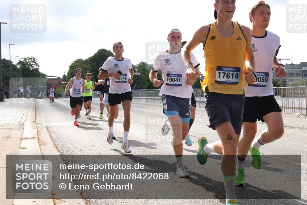 29.06.2025 - hella hamburg halbmarathon Lena Gebhardt http://msf.ph/oto/8422068 29.06.2025 09:42:36 Lombardsbrücke 14836, 4753, 12, 9042, 19041, 17614, 9050, 2618, 5612, 7331, 7855, 9269, 10468, 11078, 11228, 12360, 13872, 13913, 14113, 14753, 14836, 15253, 16615, 17614, 18569, 18740, 19041, 19042, 19050, 19076, 19078 meine-sportfotos.de