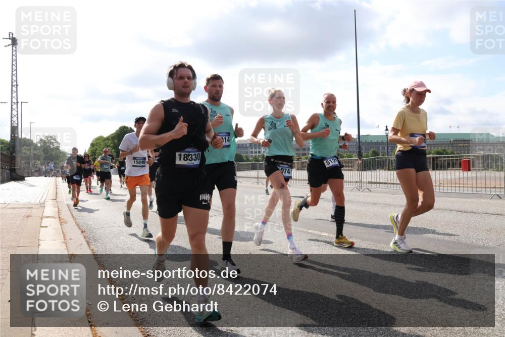 29.06.2025 - hella hamburg halbmarathon Lena Gebhardt http://msf.ph/oto/8422074 29.06.2025 09:51:54 Lombardsbrücke 1560, 15846, 18330, 14, 074, 512, 1057, 1312, 1353, 1520, 1569, 1570, 1604, 1763, 1903, 1920, 2653, 2880, 2972, 3437, 3523, 3697, 4297, 4634, 4759, 4843, 4865, 4991, 4999, 5014, 5047, 5129, 5231, 5336, 5375, 5410, 5690, 5987, 6490, 6700, 6705, 6770, 7092, 7105, 7185, 7363, 7710, 8074, 8346, 8359, 8564, 8871, 8900, 9114, 9358, 9364, 9547, 9659, 10319, 10375, 10480, 10669, 10691, 10934, 10978, 11021, 11417, 11714, 11821, 11959, 12438, 12623, 12711 meine-sportfotos.de