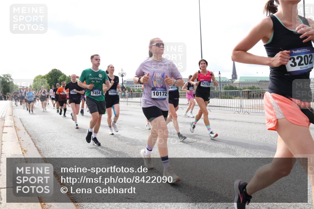 29.06.2025 - hella hamburg halbmarathon Lena Gebhardt http://msf.ph/oto/8422090 29.06.2025 10:18:41 Lombardsbrücke 1050, 7454, 4023, 15208, 10172, 15749, 12703, 3202, 1234, 1349, 1521, 1820, 2087, 2335, 2703, 2781, 2821, 3026, 3202, 3321, 3482, 3529, 3591, 3592, 3631, 4123, 4383, 4710, 4718, 4738, 4802, 4845, 5049, 5264, 5266, 5834, 5909, 5910, 6332, 6413, 6533, 7051, 7121, 7160, 7214, 7252, 7454, 8341, 8665, 8780, 9222, 9270, 9272, 9276, 9505, 9549, 9586, 9658, 9748, 9834, 10037, 10172, 10467, 10502, 10659, 10687, 10816, 12498, 12541, 12548, 12552, 12703, 13341 meine-sportfotos.de
