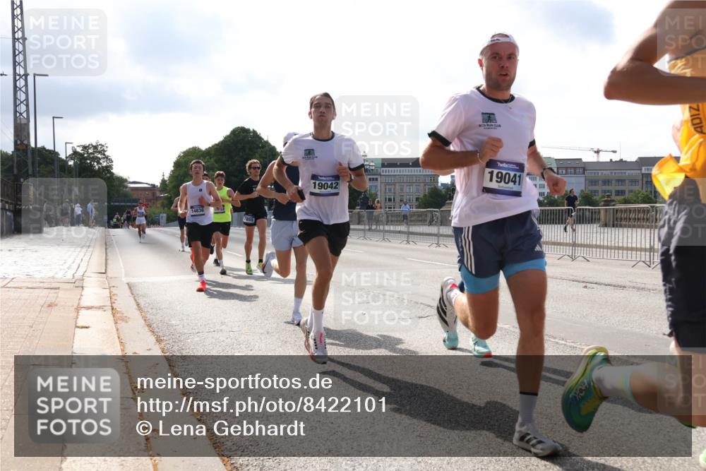 29.06.2025 - hella hamburg halbmarathon Lena Gebhardt http://msf.ph/oto/8422101 29.06.2025 09:42:37 Lombardsbrücke 14836, 7855, 19042, 19041, 2618, 5612, 7331, 7855, 9269, 10468, 11078, 11228, 12360, 13872, 13913, 14113, 14753, 14836, 15253, 16615, 17614, 18569, 18740, 19041, 19042, 19050, 19076, 19078 meine-sportfotos.de