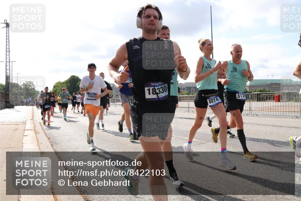 29.06.2025 - hella hamburg halbmarathon Lena Gebhardt http://msf.ph/oto/8422103 29.06.2025 09:51:54 Lombardsbrücke 1569, 1584, 770, 18330, 8, 8074, 5129, 1057, 1312, 1353, 1520, 1569, 1570, 1604, 1763, 1903, 1920, 2653, 2880, 2972, 3437, 3523, 3697, 4297, 4634, 4759, 4843, 4865, 4991, 4999, 5014, 5047, 5129, 5231, 5336, 5375, 5410, 5690, 5987, 6490, 6700, 6705, 6770, 7092, 7105, 7185, 7363, 7710, 8074, 8346, 8359, 8564, 8871, 8900, 9114, 9358, 9364, 9547, 9659, 10319, 10375, 10480, 10669, 10691, 10934, 10978, 11021, 11417, 11714, 11821, 11959, 12438, 12623, 12711 meine-sportfotos.de