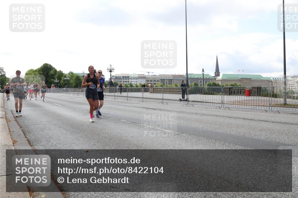 29.06.2025 - hella hamburg halbmarathon Lena Gebhardt http://msf.ph/oto/8422104 29.06.2025 10:05:56 Lombardsbrücke 3929, 909, 1229, 1229, 1448, 1830, 1842, 1936, 2471, 2540, 2624, 3062, 3461, 3929, 4169, 4542, 4782, 5762, 6014, 7138, 7741, 8051, 8316, 8894, 8909, 9339, 9361, 9477, 9736, 9737, 9738, 9917, 10343, 10781, 10791, 10998, 11873, 11958, 13042, 13054, 13481, 14369, 14465, 14642, 14987, 15229, 15766, 15772, 16441, 16546, 16687, 17239, 17731, 17740, 17746, 17885, 18768, 18857, 18966, 18973, 19248 meine-sportfotos.de