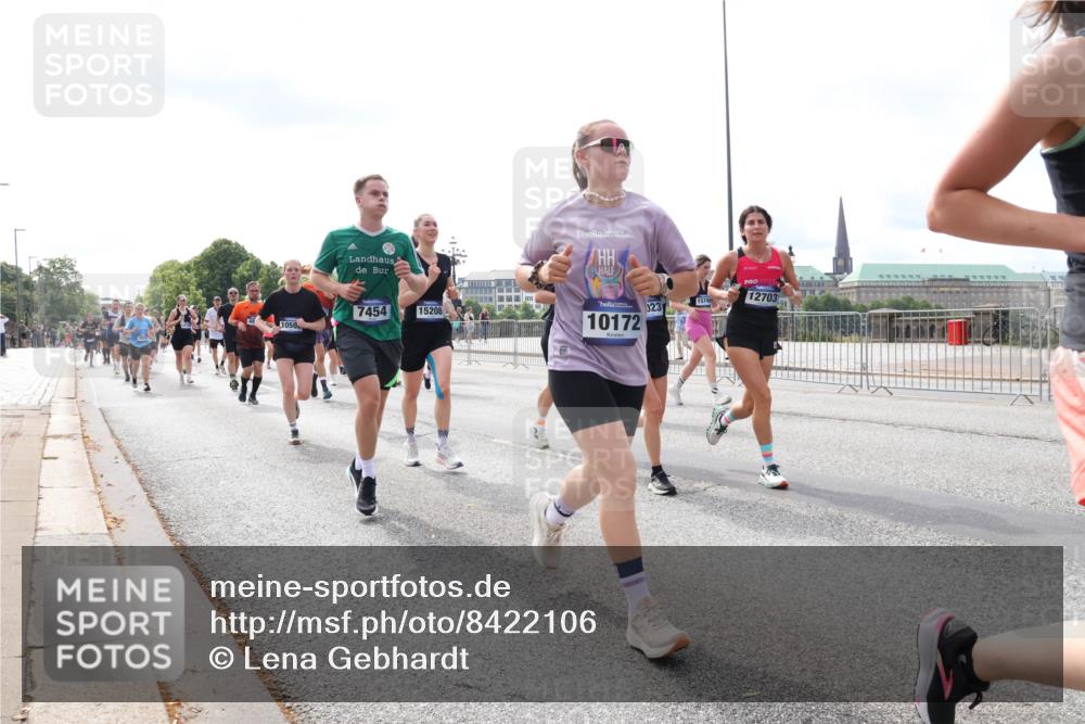 29.06.2025 - hella hamburg halbmarathon Lena Gebhardt http://msf.ph/oto/8422106 29.06.2025 10:18:41 Lombardsbrücke 1050, 7454, 15208, 10172, 123, 15749, 12703, 1234, 1349, 1521, 1820, 2087, 2335, 2703, 2781, 2821, 3026, 3202, 3321, 3482, 3529, 3591, 3592, 3631, 4123, 4383, 4710, 4718, 4738, 4802, 4845, 5049, 5264, 5266, 5834, 5909, 5910, 6332, 6413, 6533, 7051, 7121, 7160, 7214, 7252, 7454, 8341, 8665, 8780, 9222, 9270, 9272, 9276, 9505, 9549, 9586, 9658, 9748, 9834, 10037, 10172, 10467, 10502, 10659, 10687, 10816, 12498, 12541, 12548, 12552, 12703, 13341 meine-sportfotos.de