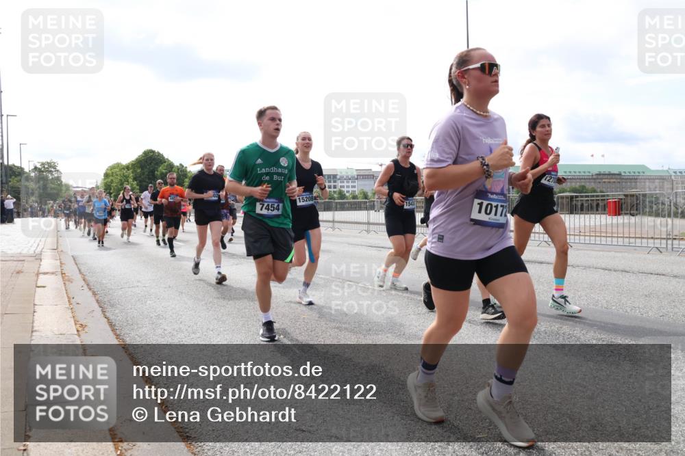 29.06.2025 - hella hamburg halbmarathon Lena Gebhardt http://msf.ph/oto/8422122 29.06.2025 10:18:41 Lombardsbrücke 7454, 15208, 1543, 10172, 1234, 1349, 1521, 1820, 2087, 2335, 2703, 2781, 2821, 3026, 3202, 3321, 3482, 3529, 3591, 3592, 3631, 4123, 4383, 4710, 4718, 4738, 4802, 4845, 5049, 5264, 5266, 5834, 5909, 5910, 6332, 6413, 6533, 7051, 7121, 7160, 7214, 7252, 7454, 8341, 8665, 8780, 9222, 9270, 9272, 9276, 9505, 9549, 9586, 9658, 9748, 9834, 10037, 10172, 10467, 10502, 10659, 10687, 10816, 12498, 12541, 12548, 12552, 12703, 13341 meine-sportfotos.de