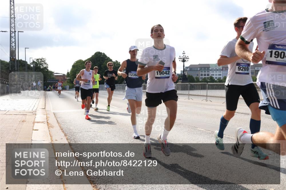 29.06.2025 - hella hamburg halbmarathon Lena Gebhardt http://msf.ph/oto/8422129 29.06.2025 09:42:37 Lombardsbrücke 14836, 1236, 19042, 1855, 9269, 190, 2618, 5612, 7331, 7855, 9269, 10468, 11078, 11228, 12360, 13872, 13913, 14113, 14753, 14836, 15253, 16615, 17614, 18569, 18740, 19041, 19042, 19050, 19076, 19078 meine-sportfotos.de