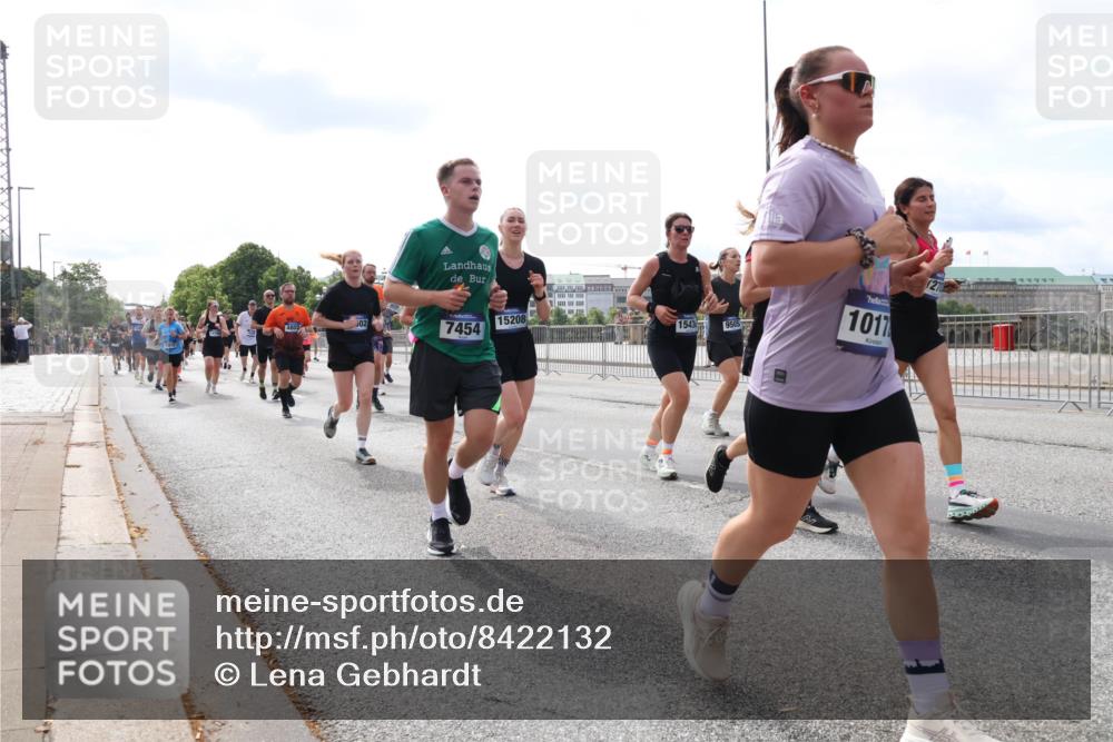29.06.2025 - hella hamburg halbmarathon Lena Gebhardt http://msf.ph/oto/8422132 29.06.2025 10:18:41 Lombardsbrücke 5010, 15208, 7454, 1543, 9505, 1017, 121, 1234, 1349, 1521, 1820, 2087, 2335, 2703, 2781, 2821, 3026, 3202, 3321, 3482, 3529, 3591, 3592, 3631, 4123, 4383, 4710, 4718, 4738, 4802, 4845, 5049, 5264, 5266, 5834, 5909, 5910, 6332, 6413, 6533, 7051, 7121, 7160, 7214, 7252, 7454, 8341, 8665, 8780, 9222, 9270, 9272, 9276, 9505, 9549, 9586, 9658, 9748, 9834, 10037, 10172, 10467, 10502, 10659, 10687, 10816, 12498, 12541, 12548, 12552, 12703, 13341 meine-sportfotos.de