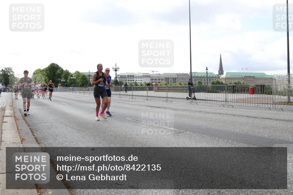 29.06.2025 - hella hamburg halbmarathon Lena Gebhardt http://msf.ph/oto/8422135 29.06.2025 10:05:56 Lombardsbrücke 8909, 1229, 1448, 1830, 1842, 1936, 2471, 2540, 2624, 3062, 3461, 3929, 4169, 4542, 4782, 5762, 6014, 7138, 7741, 8051, 8316, 8894, 8909, 9339, 9361, 9477, 9736, 9737, 9738, 9917, 10343, 10781, 10791, 10998, 11873, 11958, 13042, 13054, 13481, 14369, 14465, 14642, 14987, 15229, 15766, 15772, 16441, 16546, 16687, 17239, 17731, 17740, 17746, 17885, 18768, 18857, 18966, 18973, 19248 meine-sportfotos.de
