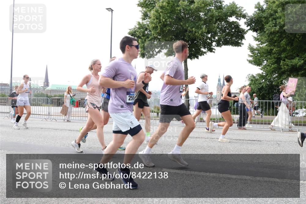 29.06.2025 - hella hamburg halbmarathon Lena Gebhardt http://msf.ph/oto/8422138 29.06.2025 10:42:59 Lombardsbrücke 20, 3, 1149, 1467, 1656, 1788, 1964, 1994, 2103, 2158, 2267, 2361, 2401, 2450, 2509, 2538, 2580, 2940, 2941, 2971, 3074, 3283, 3378, 3518, 3638, 3764, 3874, 4092, 4105, 4177, 4302, 4334, 4385, 4680, 4778, 5067, 5268, 5417, 5610, 5755, 5967, 6120, 6764, 7043, 7461, 7513, 7872, 8161, 8184, 8435, 8529, 8795, 8991, 9072, 9304, 9378, 9644, 9976, 10008, 10180, 10454, 10697, 11142, 11710, 12151, 12441, 13049, 13241 meine-sportfotos.de